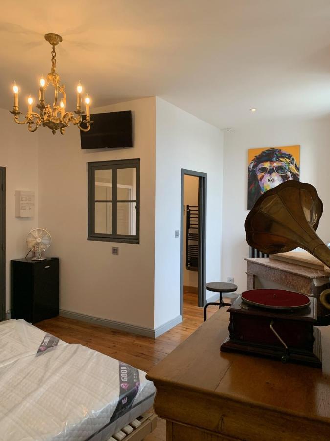 Chambre Balcon Pons Luaran gambar
